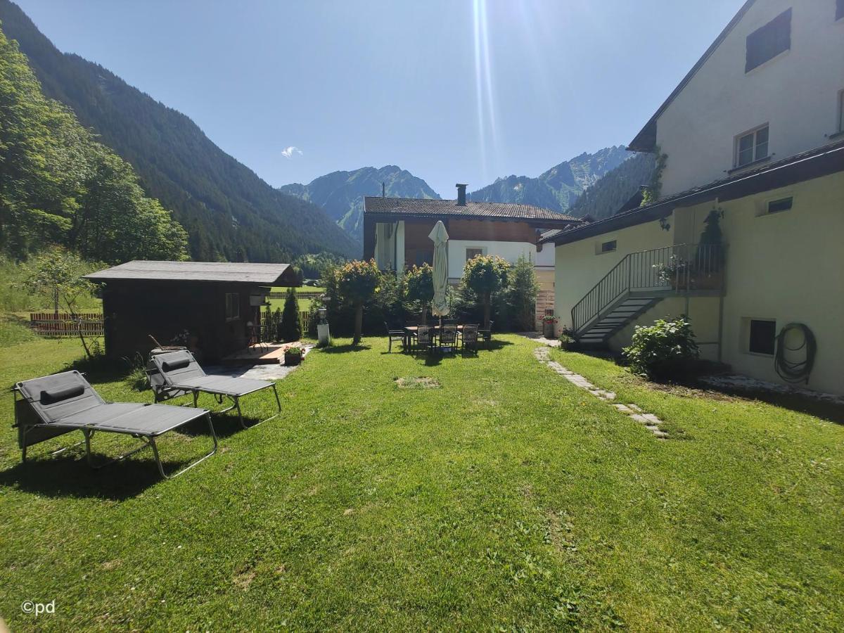 Alpenchalet Dona Partenen Exteriör bild