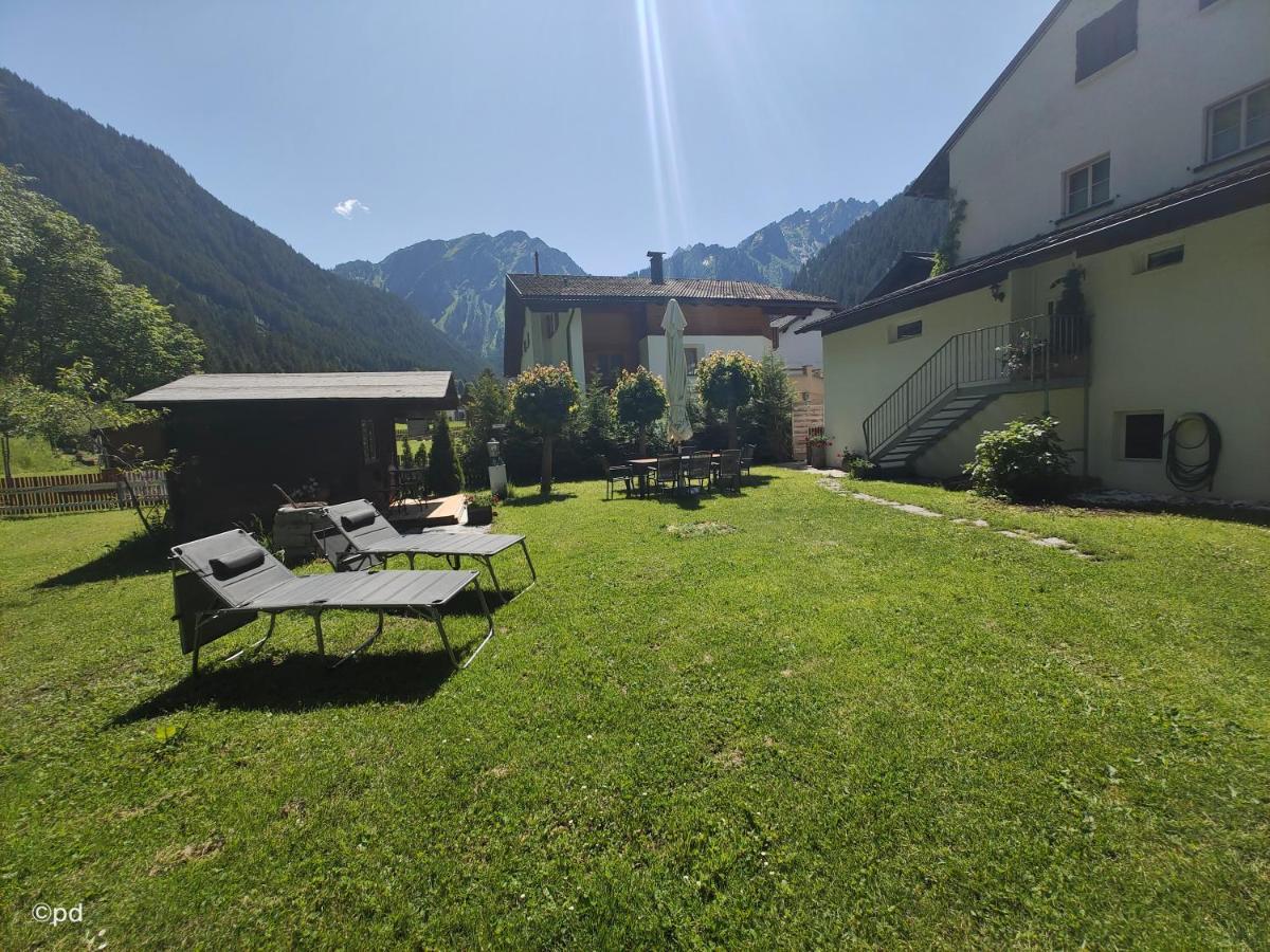 Alpenchalet Dona Partenen Exteriör bild